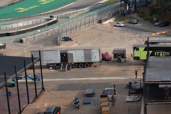 Festival Interlagos mais de 2.500m&sup2; de pisos